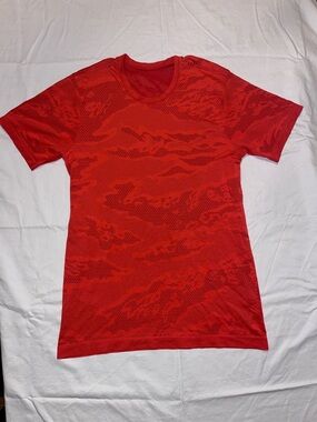 lululemon camo mesh Performance Tee